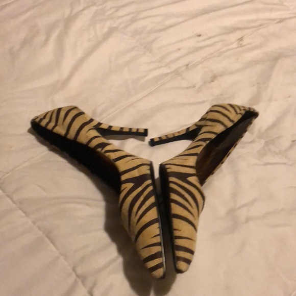 3inch two lip brown zebra print heels worn 1 time - Picture 3 of 7